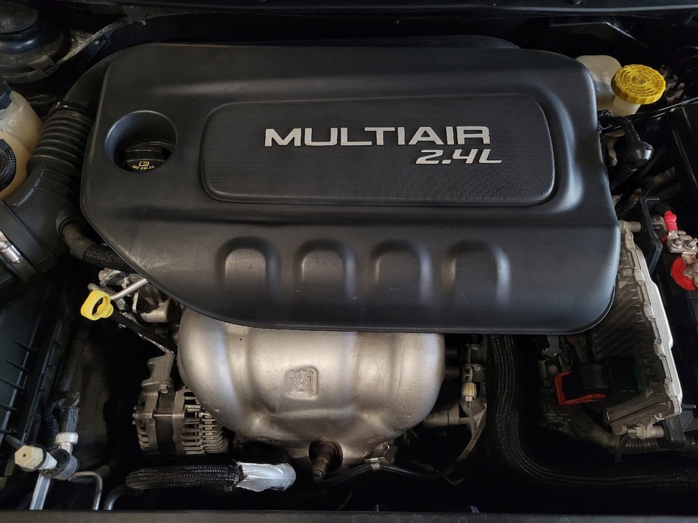 Used 2017 Chrysler 200 Limited Platinum w/ Comfort & Convenience Group FWD image 30