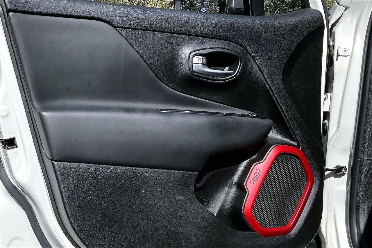 Used 2020 Jeep Renegade Trailhawk w/ Premium Leather Group image 17