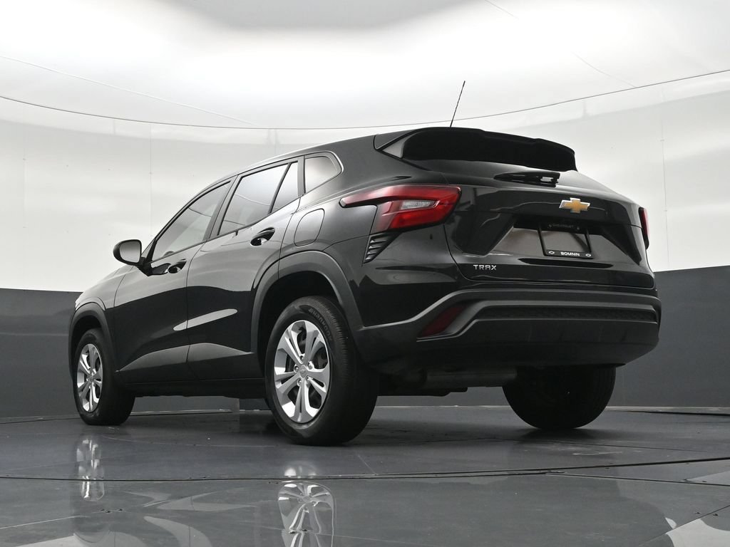 Used 2024 Chevrolet Trax LS FWD image 28