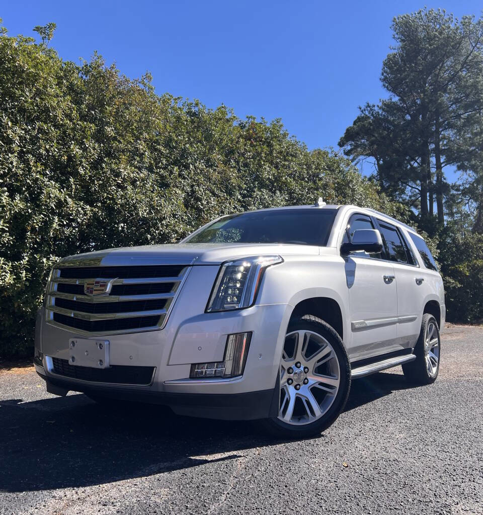 Used 2019 Cadillac Escalade Luxury image 2