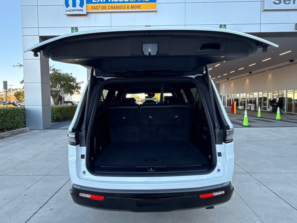 New 2026 Jeep Grand Wagoneer L Limited w/ Rear Seat Video Group I AWD/4WD image 40