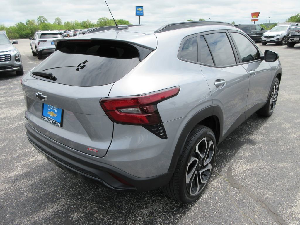 Certified 2025 Chevrolet Trax RS w/ Driver Confidence Package FWD image 5