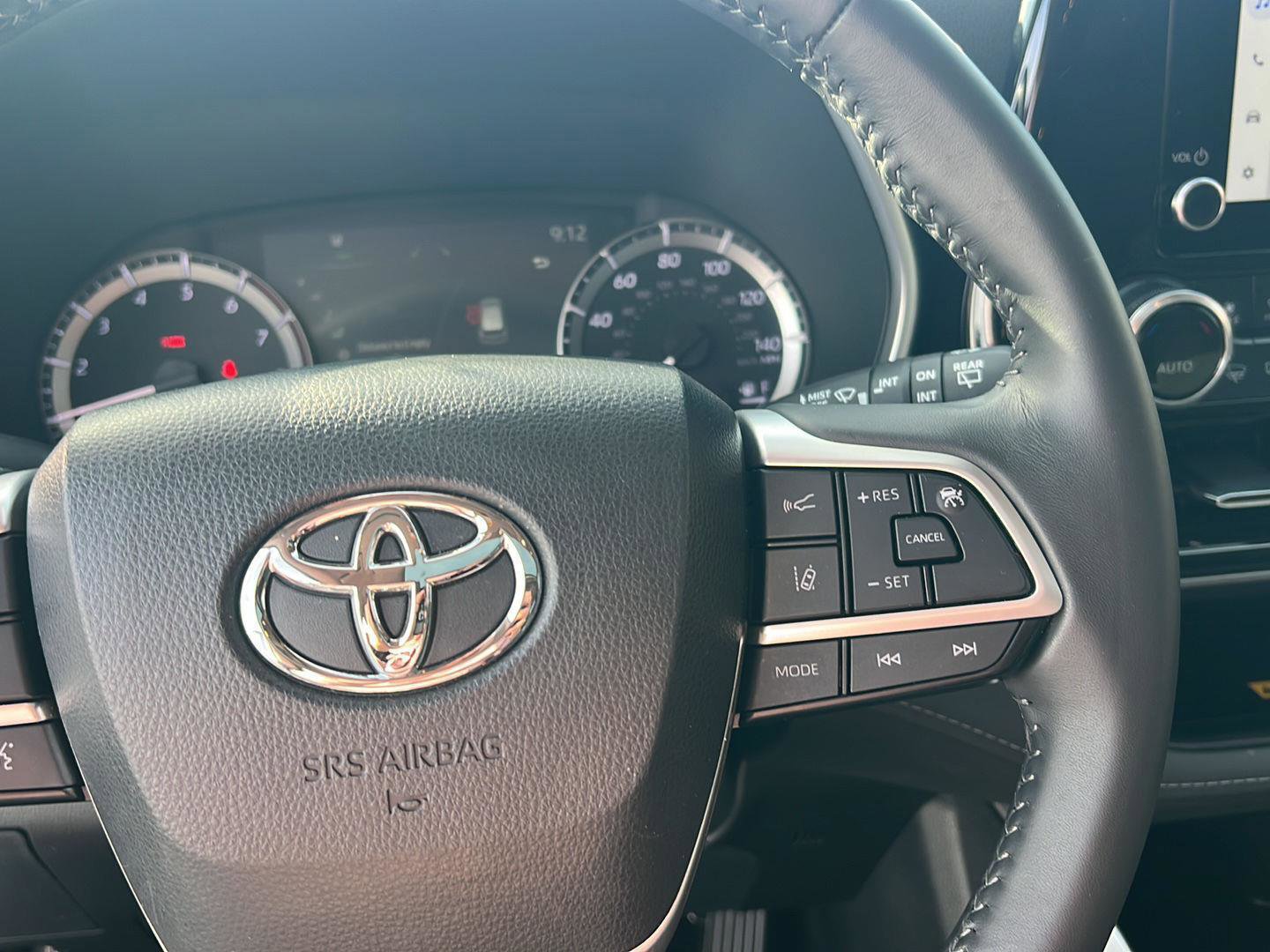 Certified 2024 Toyota Highlander XLE FWD image 22