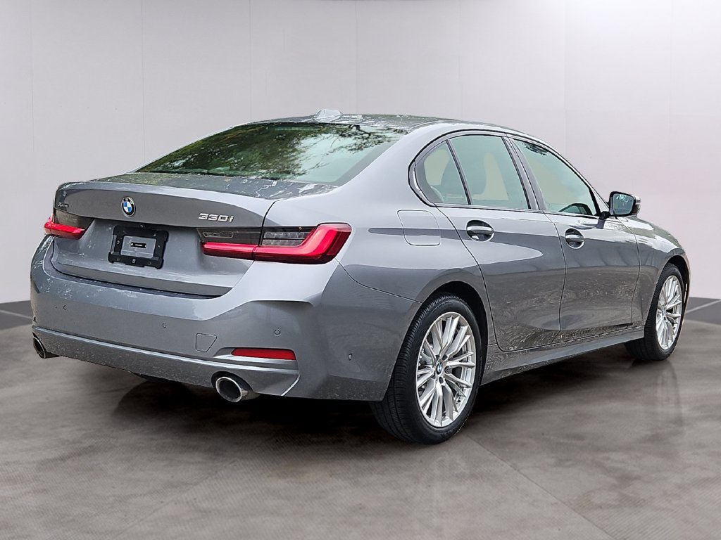 Used 2023 BMW 330i xDrive Sedan w/ Premium Package AWD/4WD image 4