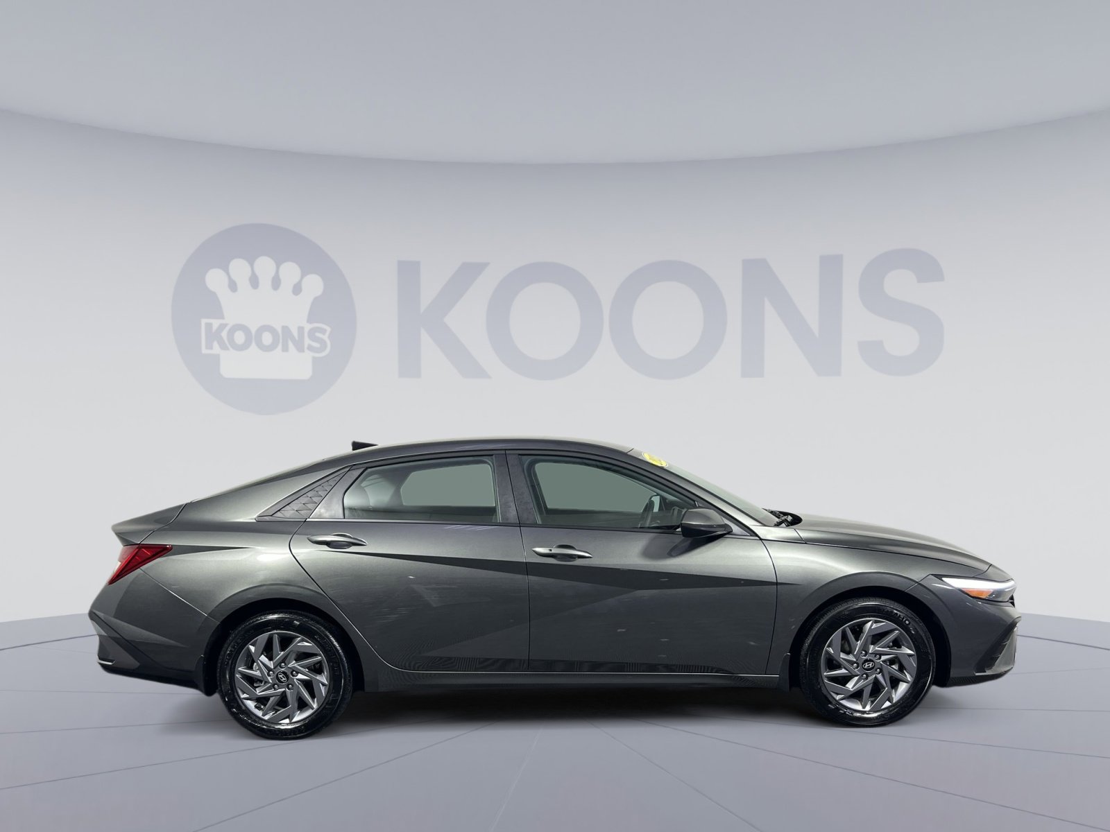 Used 2025 Hyundai Elantra Blue image 8