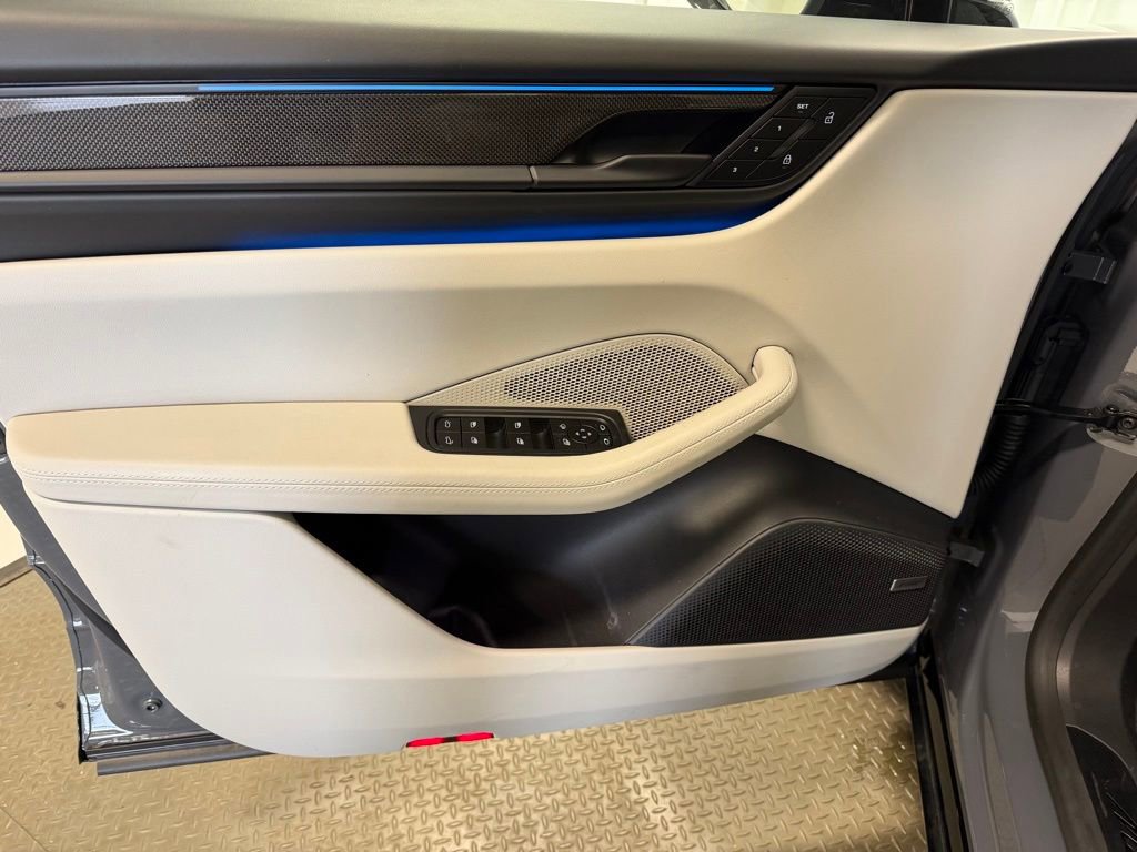 Certified 2025 Porsche Macan Turbo Electric image 7