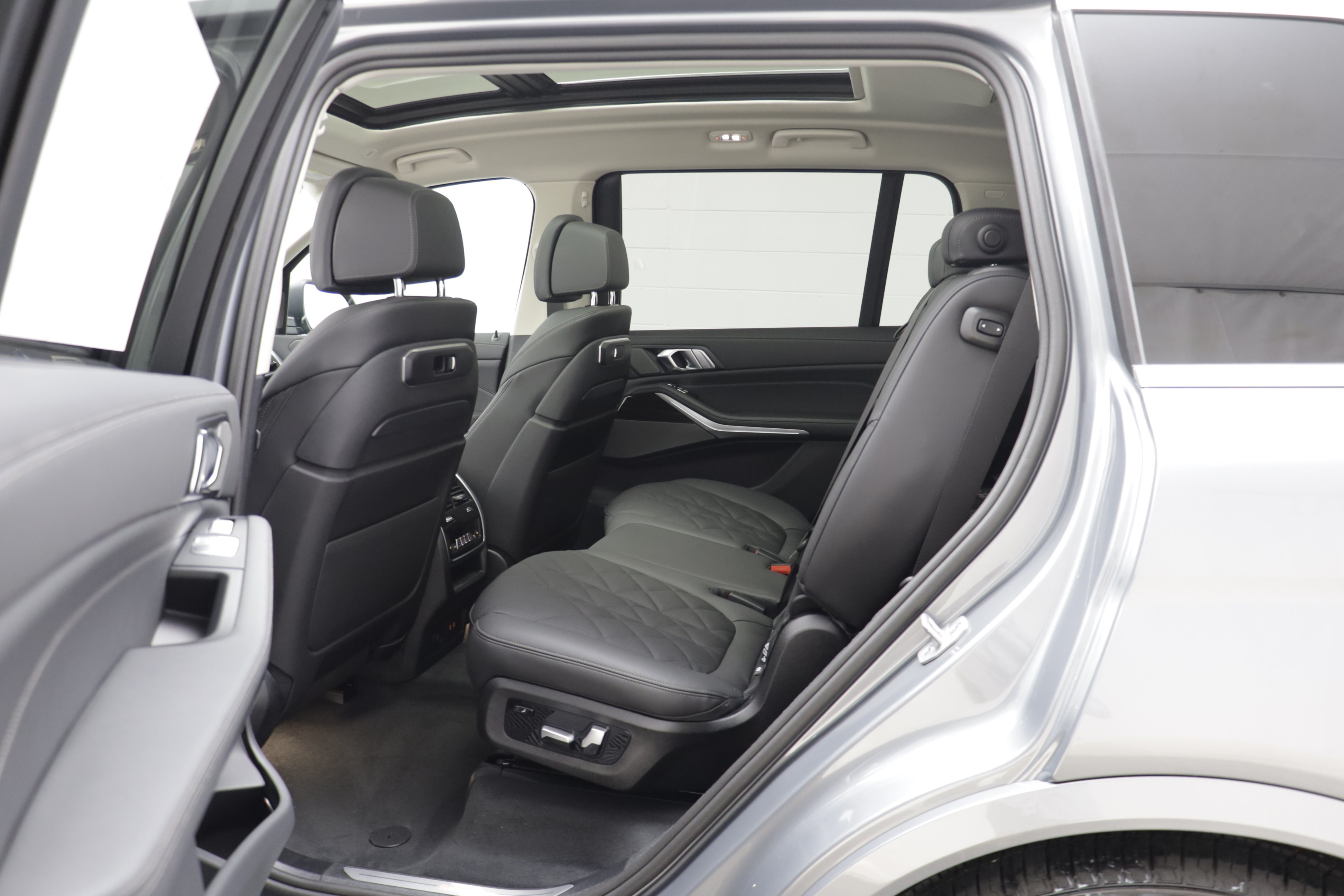 New 2027 BMW X7 xDrive40i w/ Executive Package AWD/4WD image 15