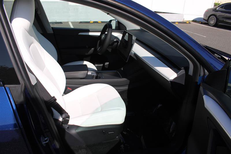 Used 2023 Tesla Model Y Performance AWD/4WD image 9