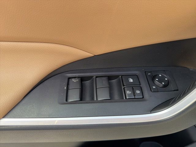 Used 2025 Toyota RAV4 LE AWD/4WD image 18