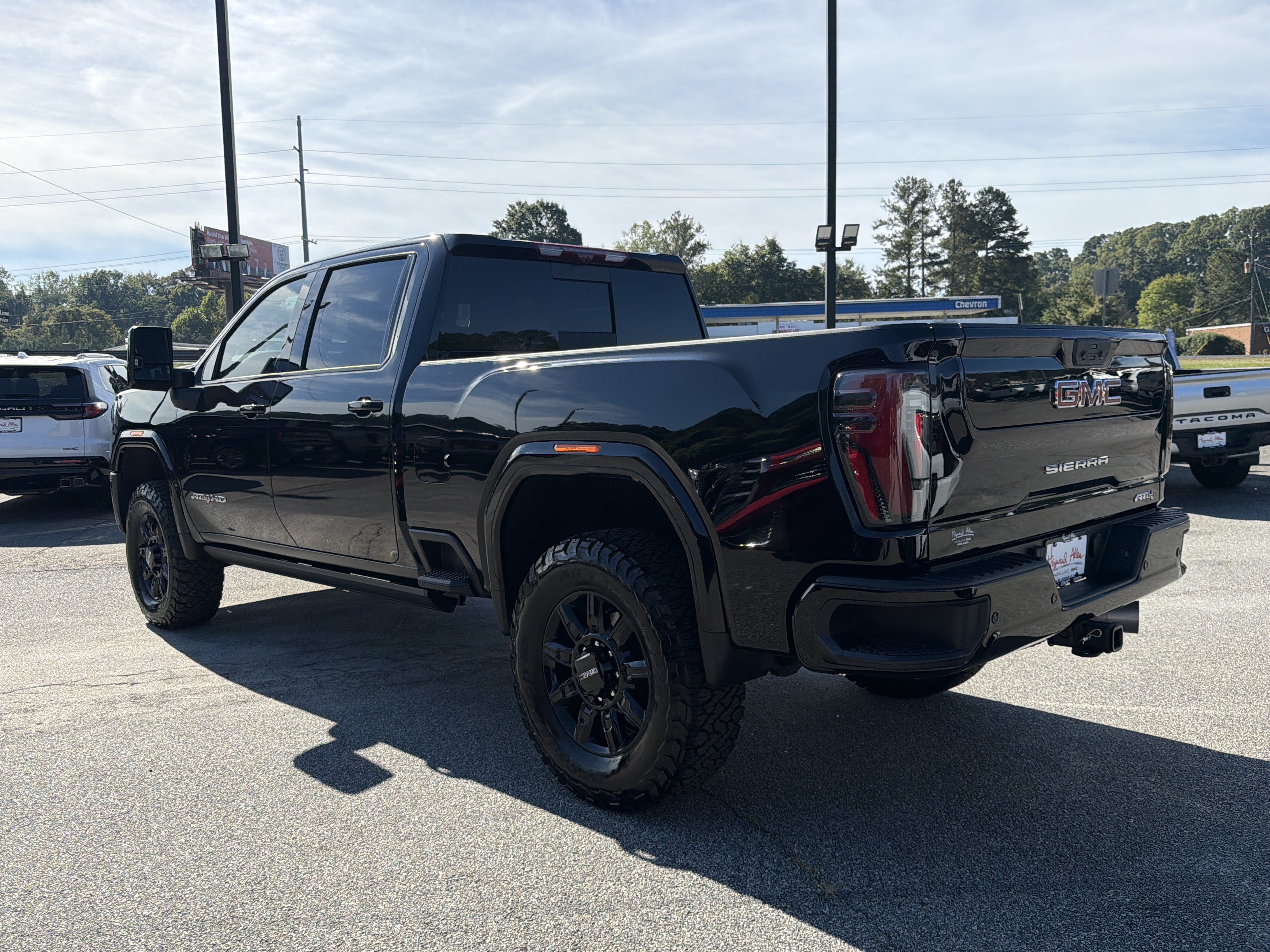 Used 2025 GMC Sierra 2500 AT4 w/ AT4 Premium Plus Package AWD/4WD image 8