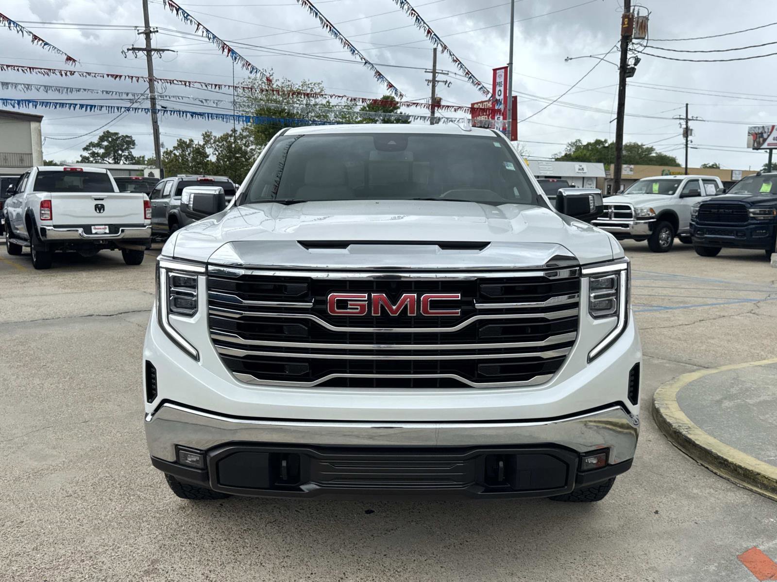 Used 2025 GMC Sierra 1500 SLT w/ SLT Premium Package image 2