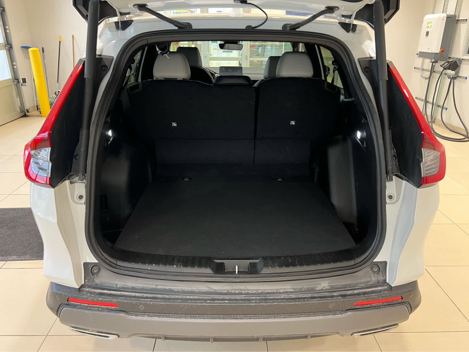 Used 2024 Honda CR-V Sport Touring image 9