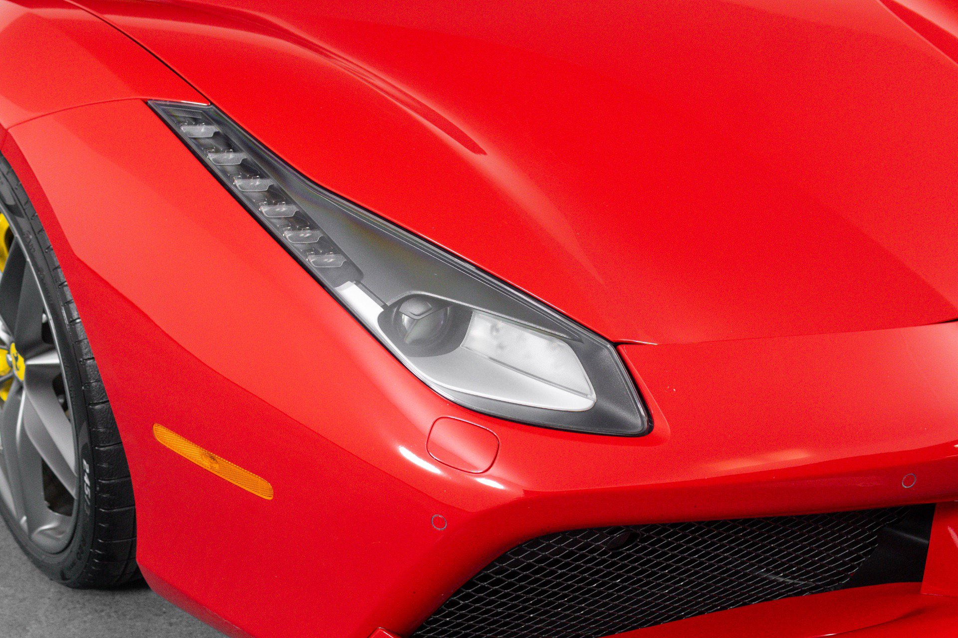 Used 2017 Ferrari 488 GTB RWD image 14