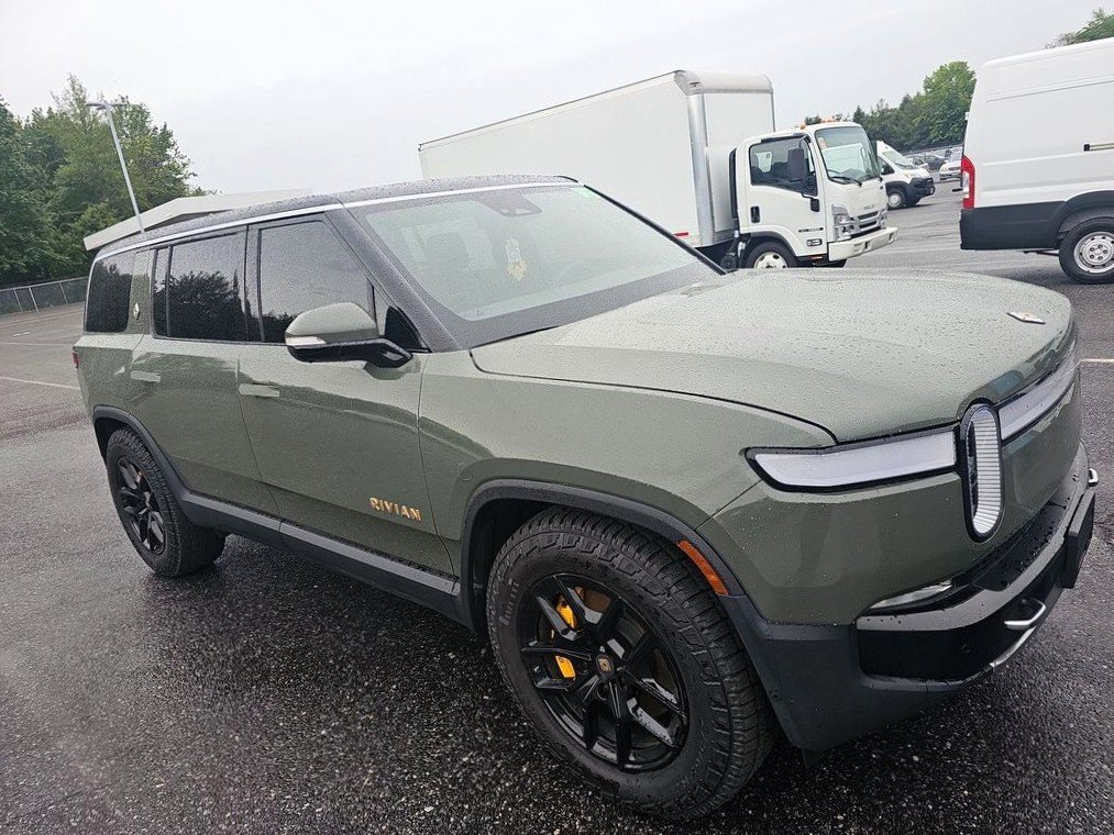 Used 2022 Rivian R1S Launch Edition image 1
