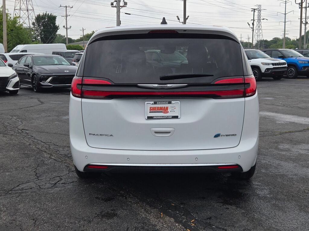 Certified 2024 Chrysler Pacifica Limited FWD image 20