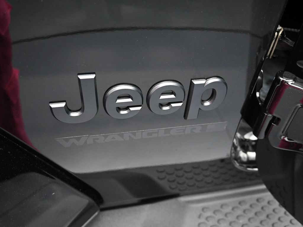 New 2026 Jeep Wrangler Unlimited Sahara AWD/4WD image 11