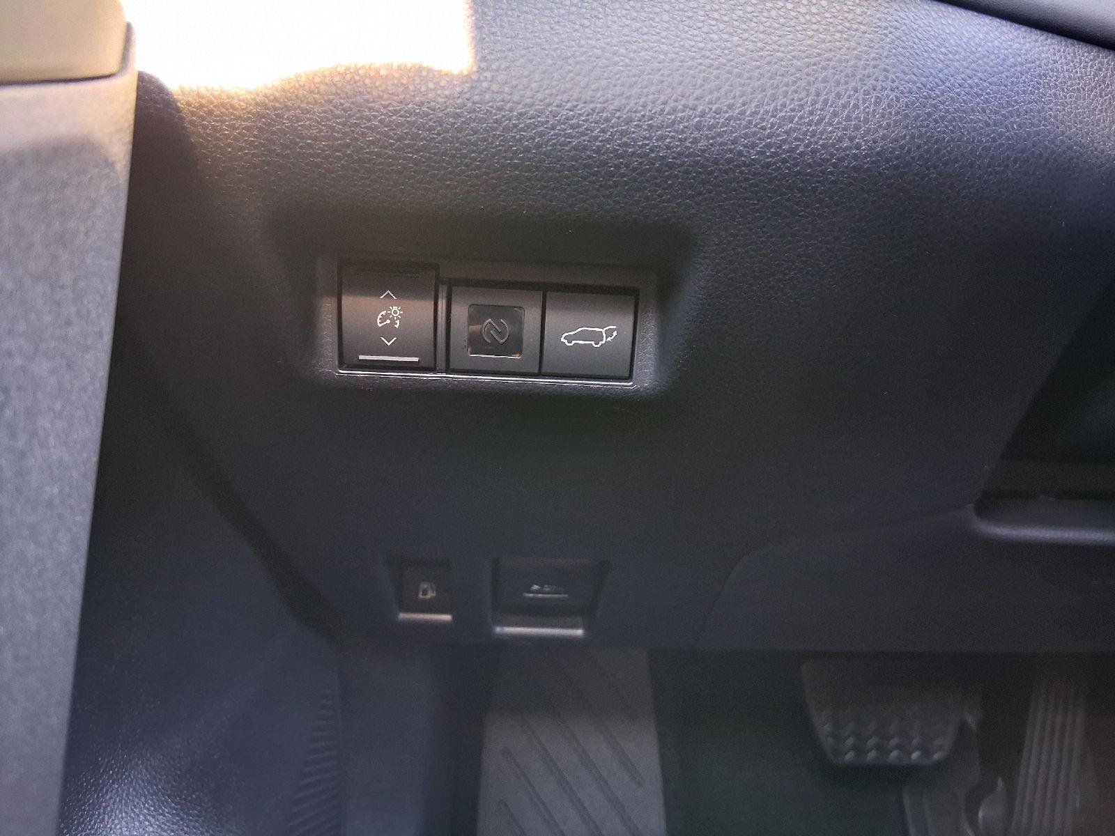 New 2026 Toyota RAV4 XSE w/ Panoramic Sun Roof Package AWD/4WD image 33