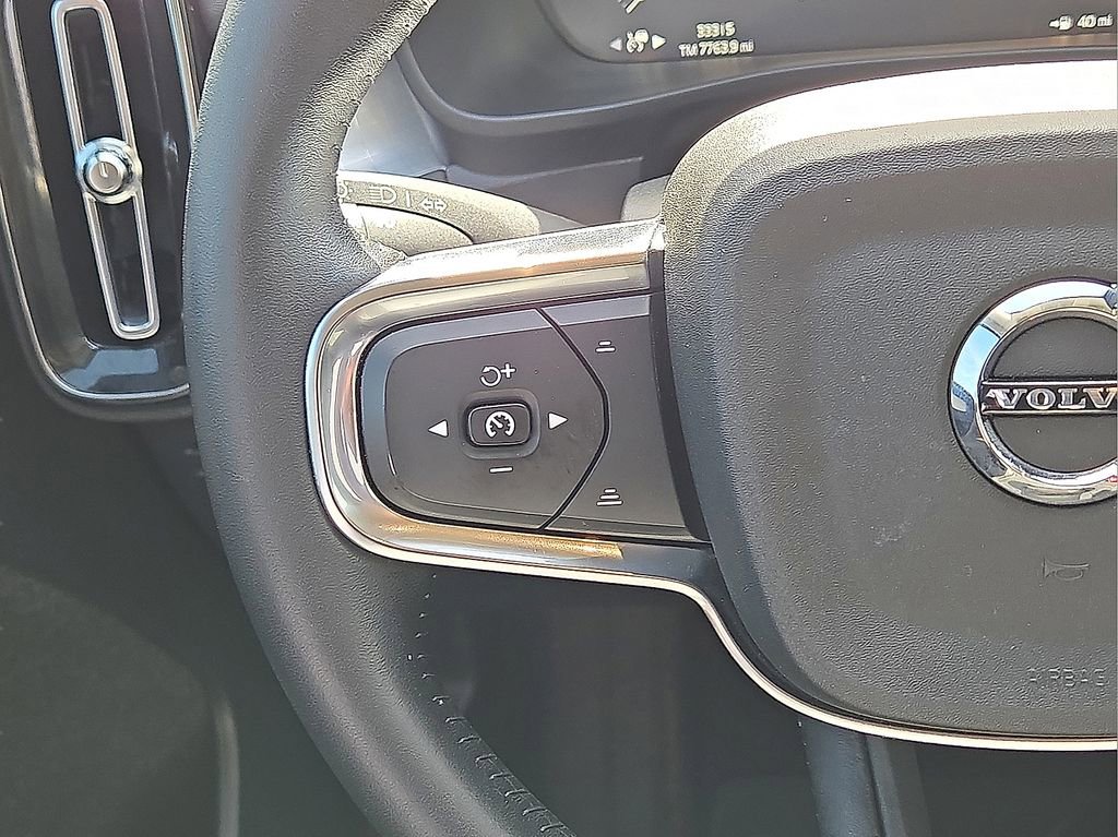 Used 2021 Volvo XC40 T5 Momentum w/ Advanced Package image 19