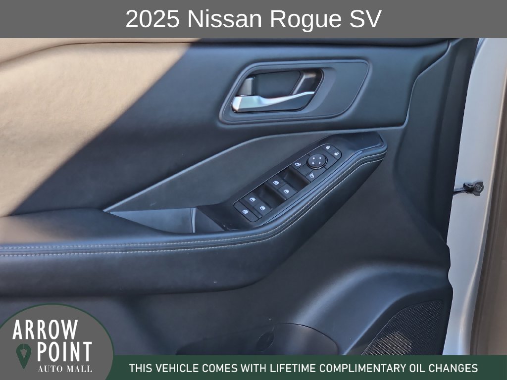 Used 2025 Nissan Rogue SV FWD image 21