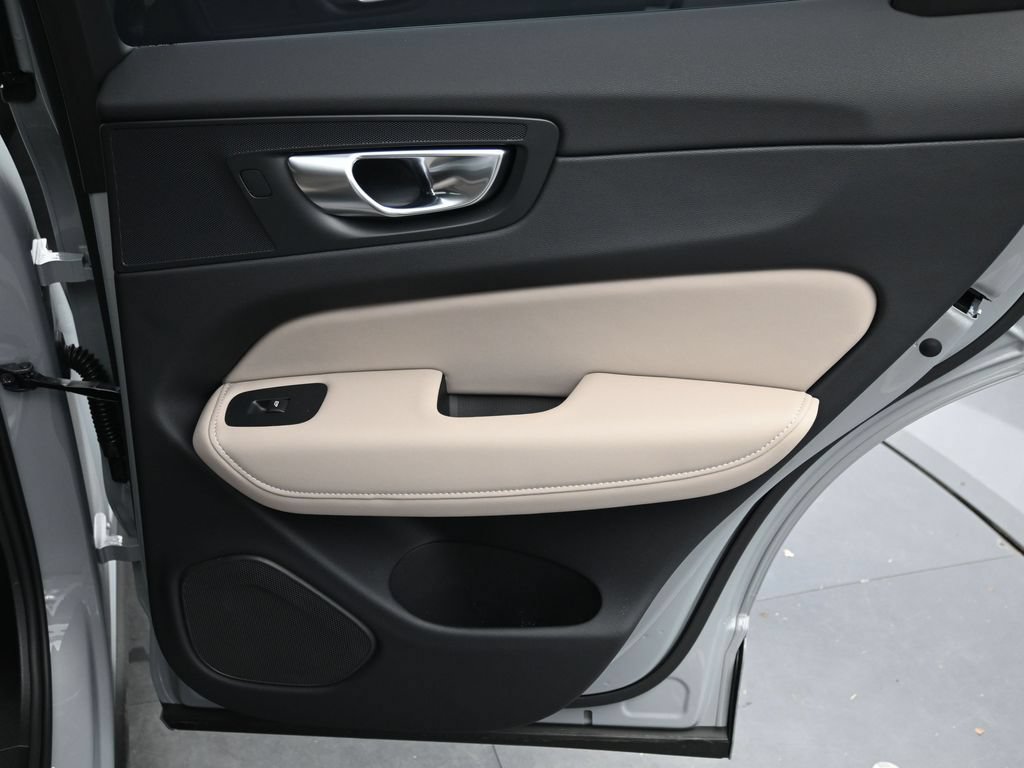 New 2026 Volvo XC60 B5 Plus w/ Protection Package Premier AWD/4WD image 15