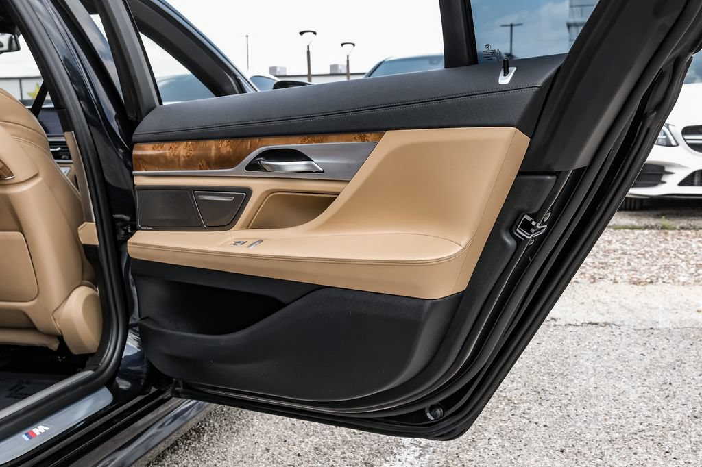 Used 2019 BMW 750i xDrive w/ M Sport Package AWD/4WD image 51