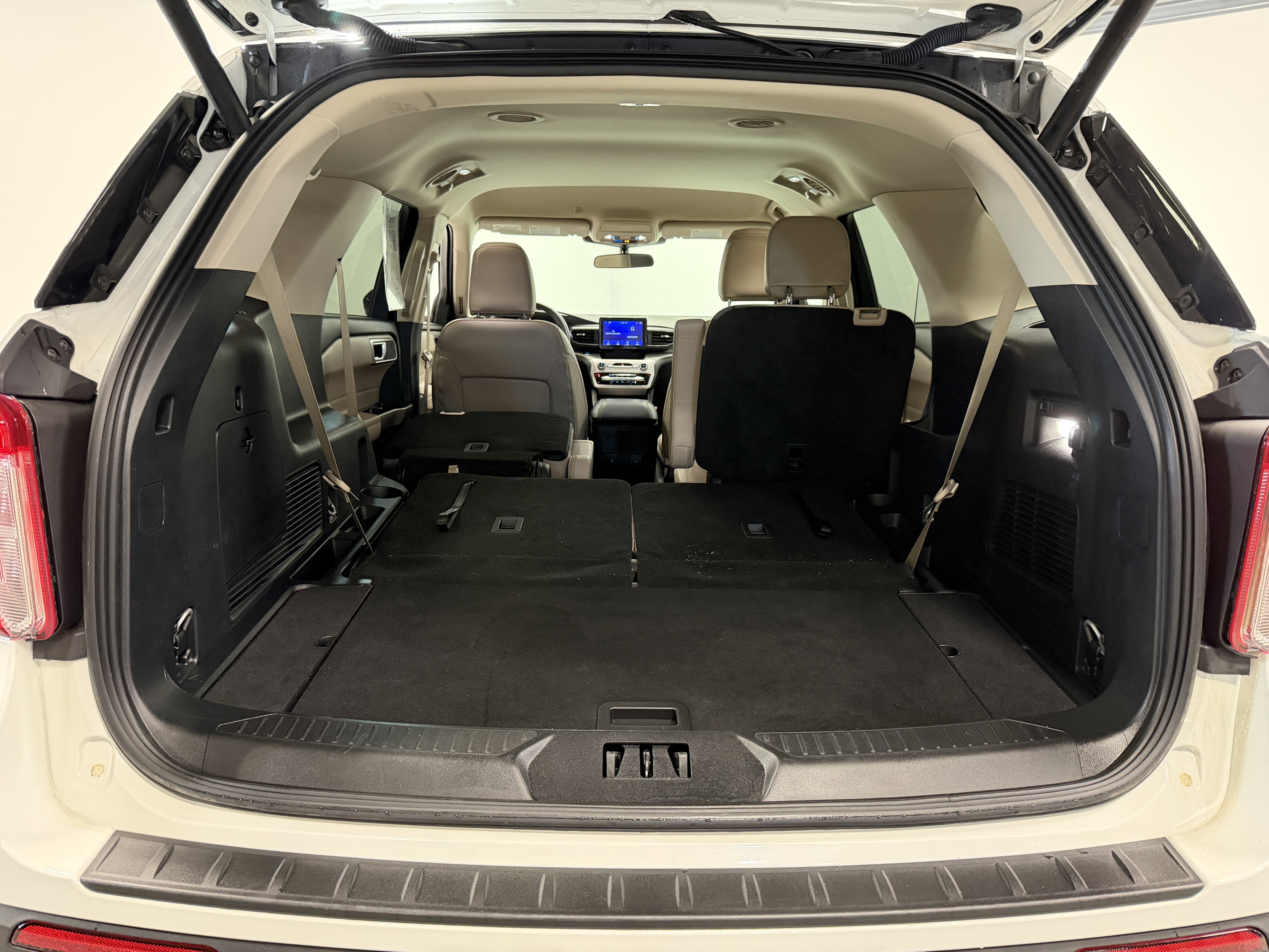 Used 2023 Ford Explorer XLT w/ Equipment Group 202A image 28