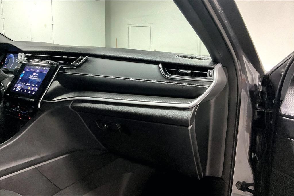 Used 2025 Jeep Grand Cherokee L Altitude AWD/4WD image 19