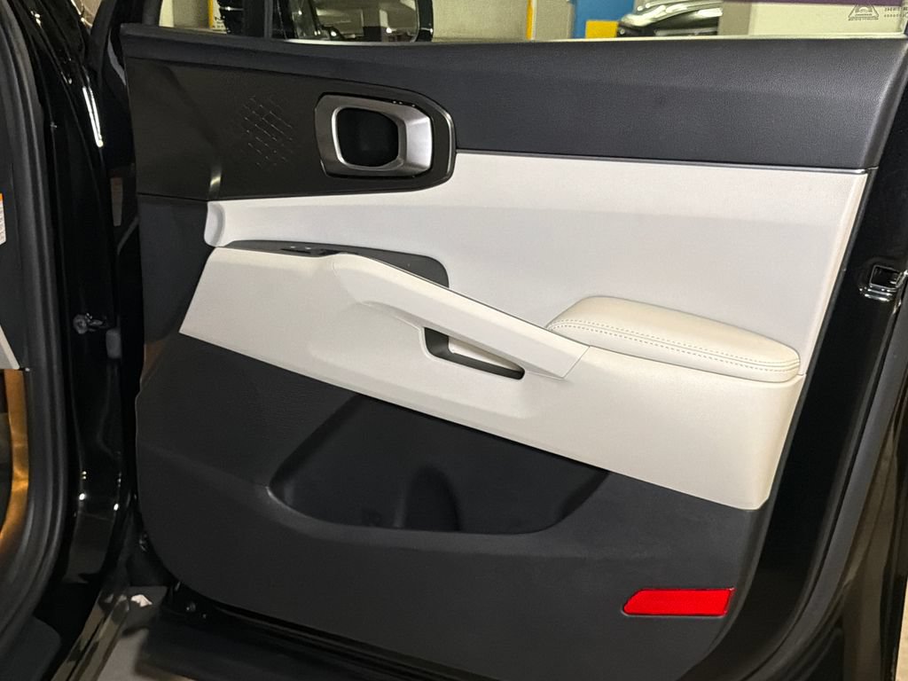 Certified 2023 Kia Sorento EX AWD/4WD image 15