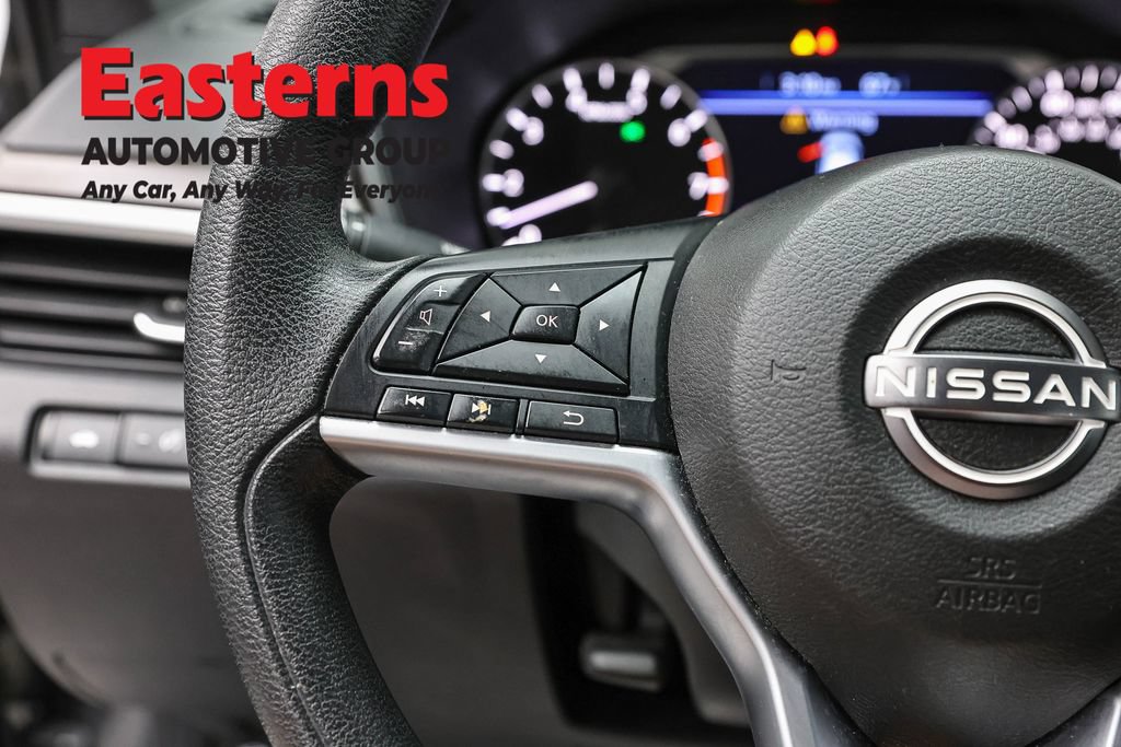 Used 2024 Nissan Altima 2.5 SV FWD image 15
