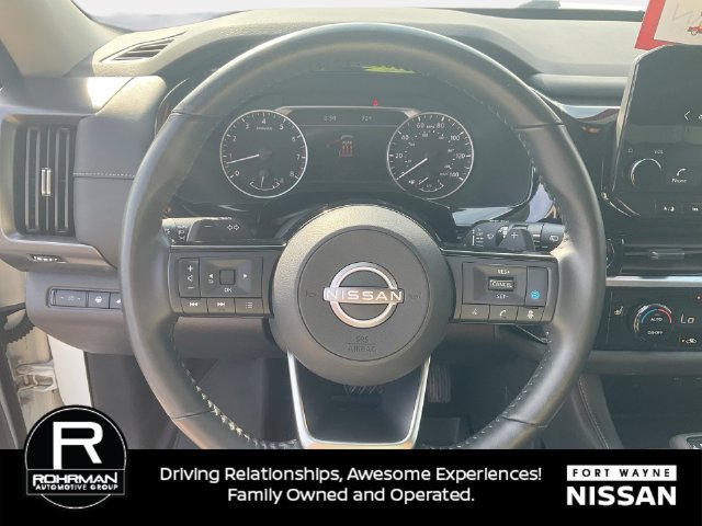 Used 2024 Nissan Pathfinder SL w/ Black Appearance Package AWD/4WD image 21