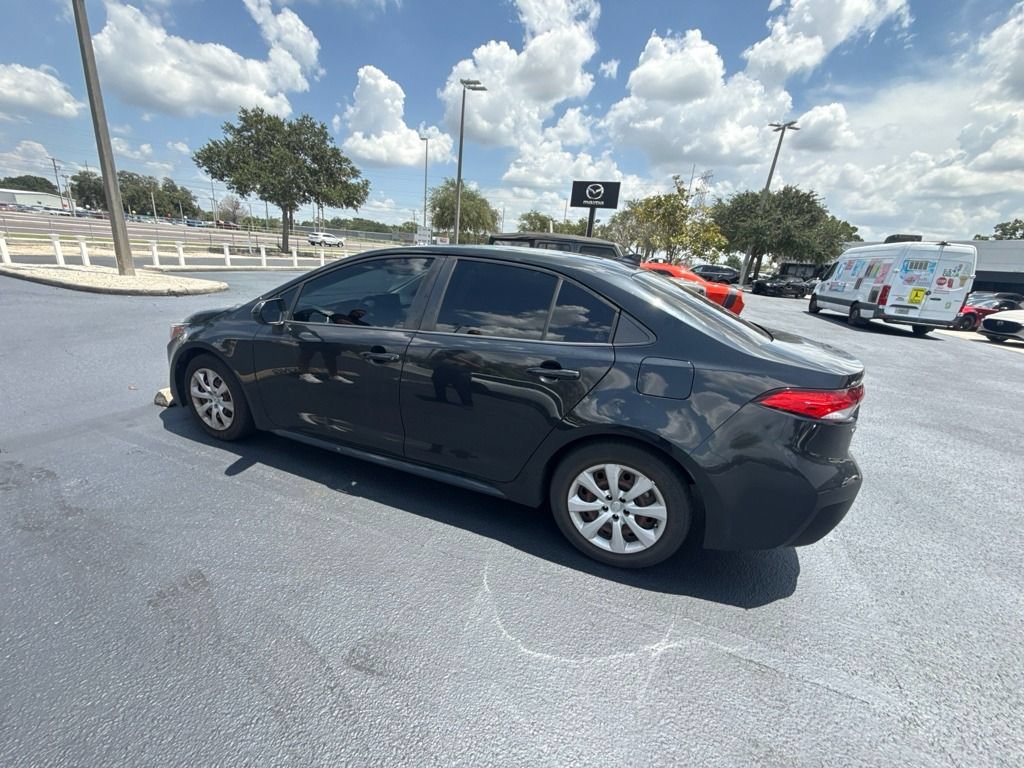 Used 2022 Toyota Corolla LE FWD image 2