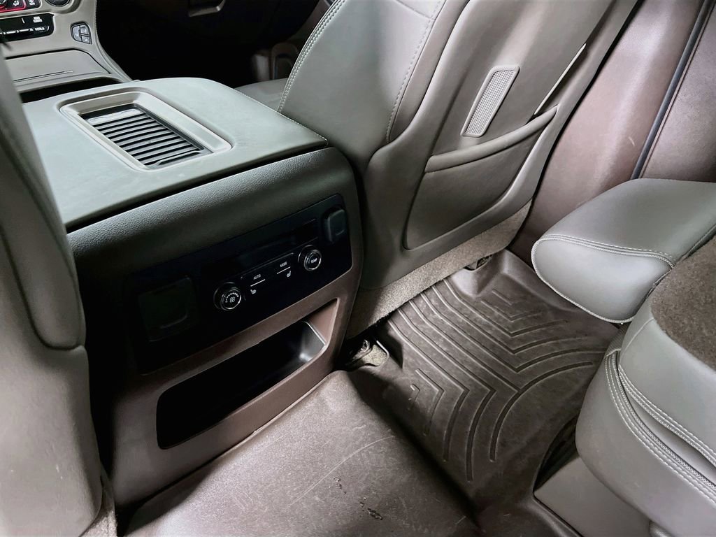 Used 2016 GMC Yukon XL Denali RWD image 25