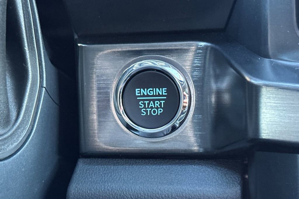 New 2026 Ford F250 Lariat w/ Black Appearance Package image 22