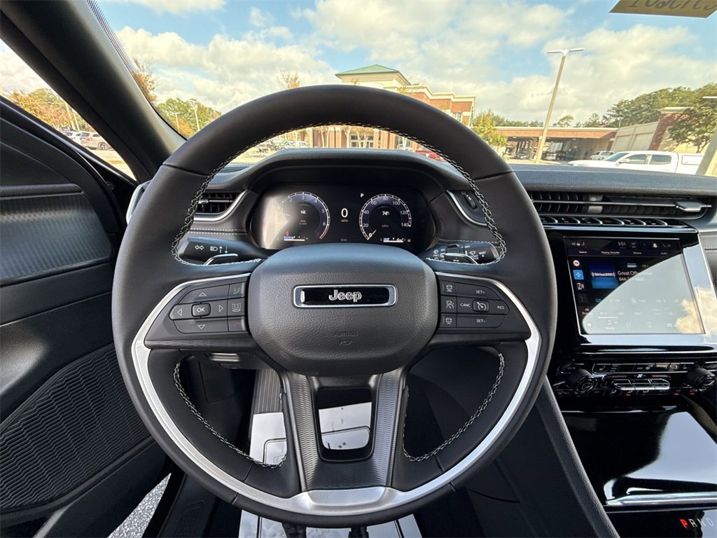 New 2025 Jeep Grand Cherokee Laredo X w/ Luxury Tech Group I image 14