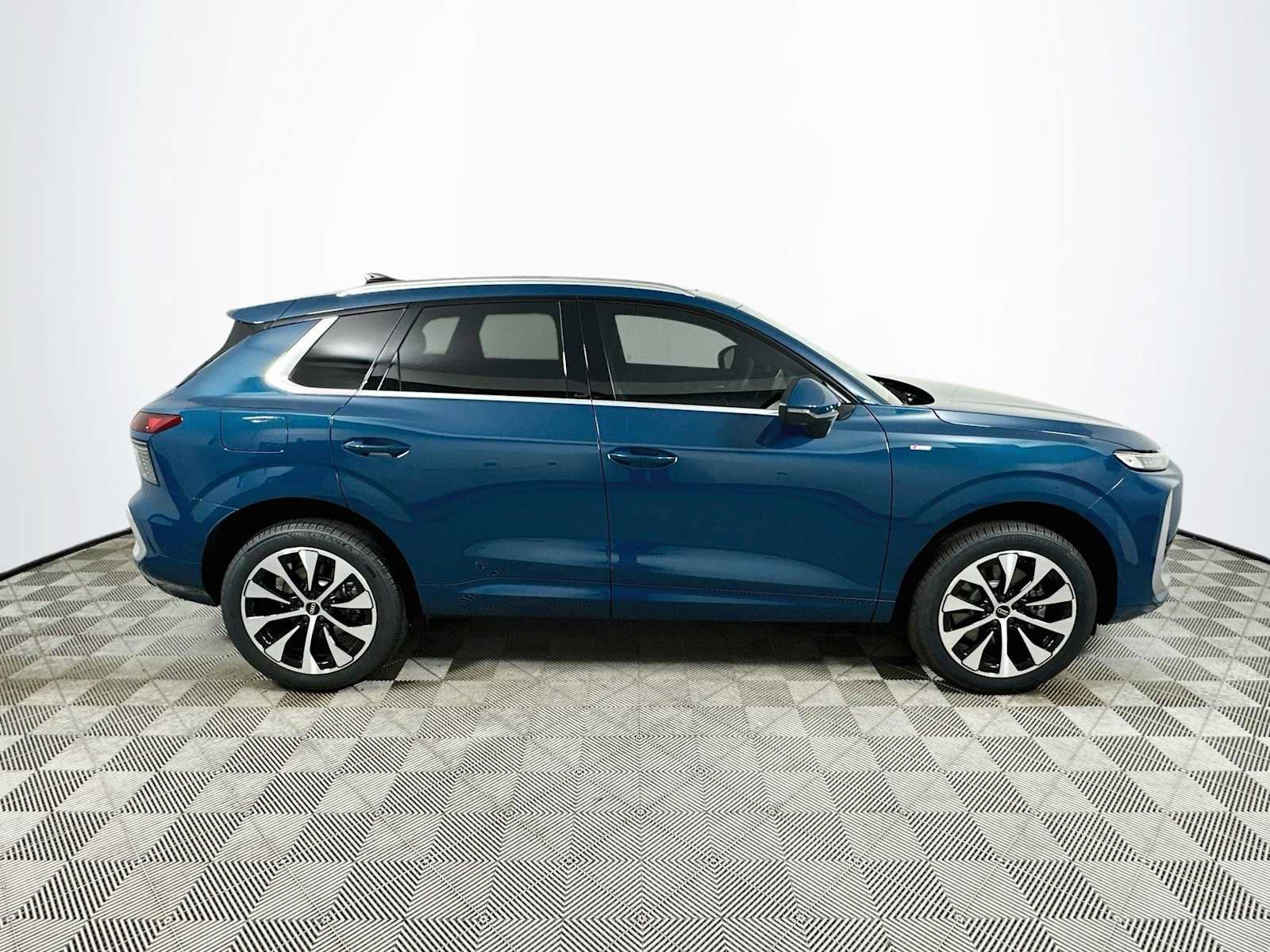 New 2026 Audi Q3 quattro 2.0T AWD/4WD image 8