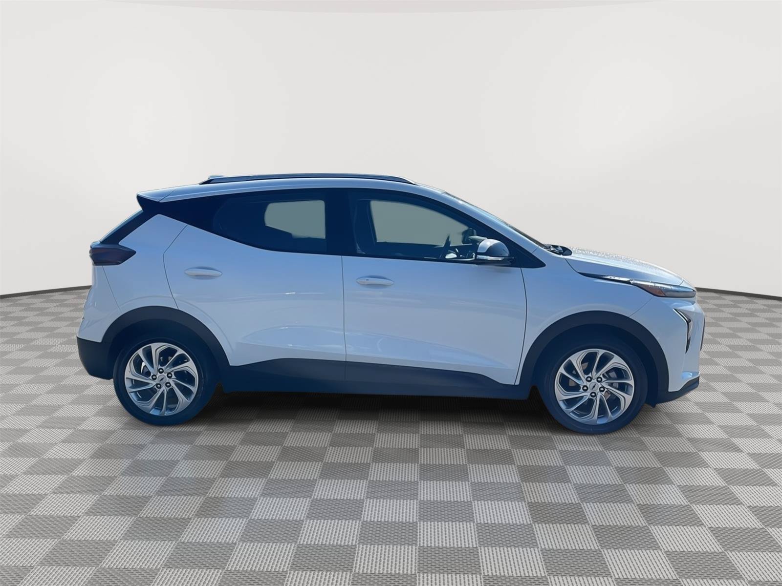 Used 2023 Chevrolet Bolt EUV LT w/ Comfort Package FWD image 4
