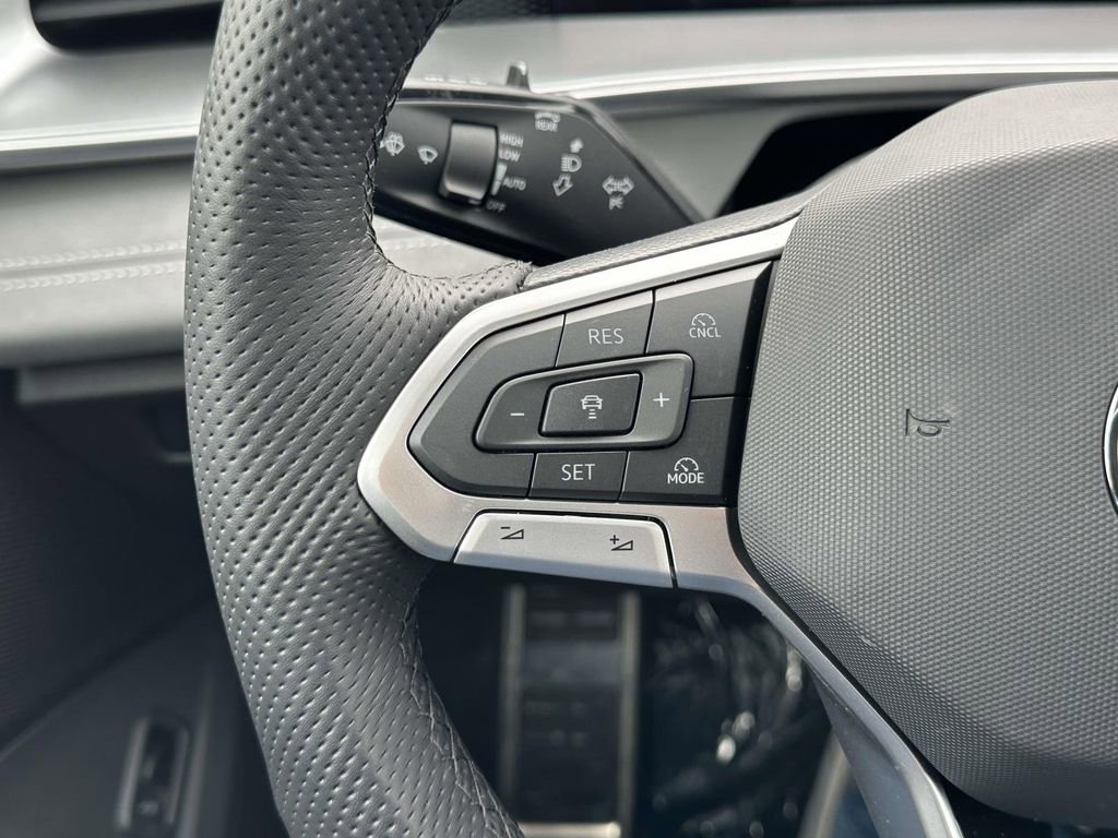 New 2026 Volkswagen Tiguan SE R-Line AWD/4WD image 18