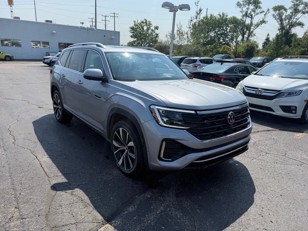 Used 2024 Volkswagen Atlas SEL Premium R-Line AWD/4WD image 4