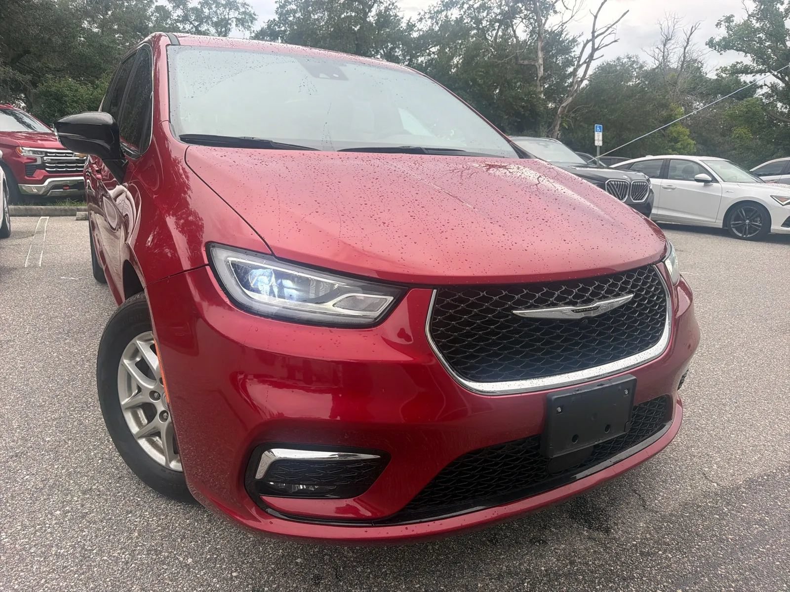 Used 2025 Chrysler Pacifica Select FWD image 5