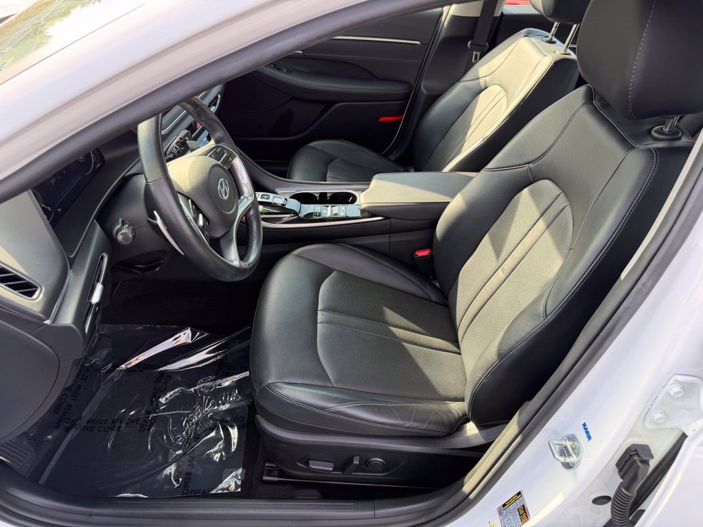 Used 2021 Hyundai Sonata Limited w/ Preferred Accessory Package FWD image 12