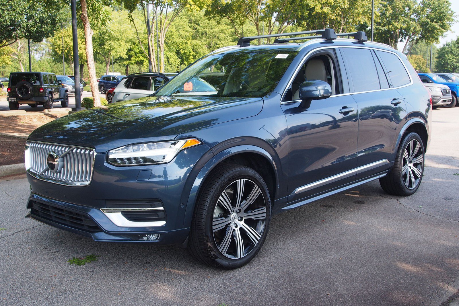 Used 2023 Volvo XC90 B6 Ultimate w/ Protection Package AWD/4WD image 3