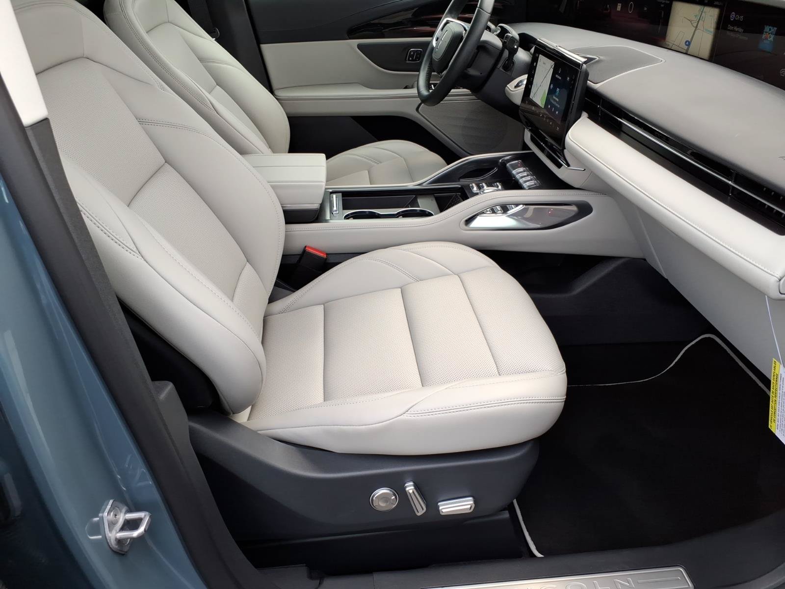 Used 2026 Lincoln Nautilus Premier AWD/4WD image 8