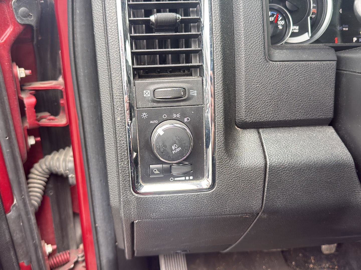 Used 2015 RAM 1500 Laramie w/ Convenience Group AWD/4WD image 17