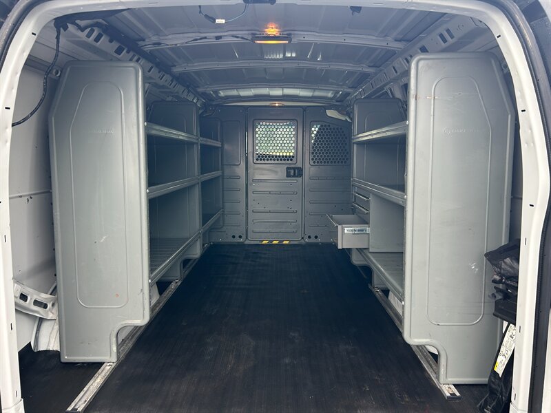 Used 2013 Chevrolet Express 2500 RWD image 10