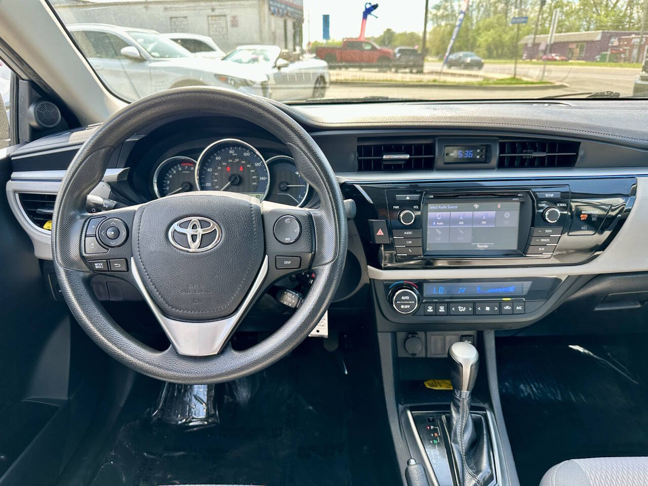 Used 2016 Toyota Corolla LE FWD image 15