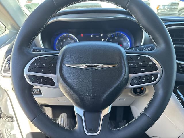 Certified 2024 Chrysler Pacifica Touring-L image 22