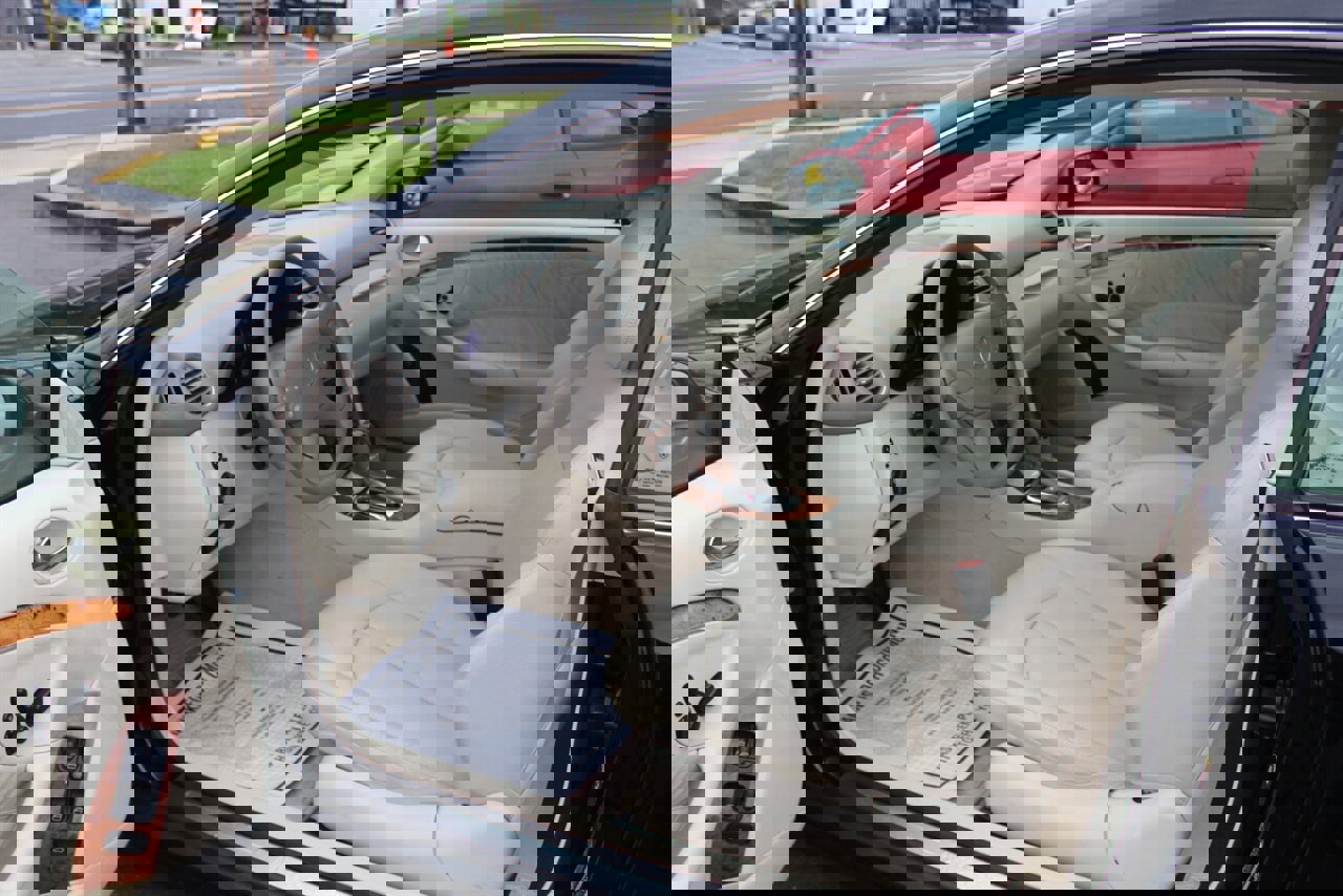 Used 2004 Mercedes-Benz CLK 320 Coupe image 8