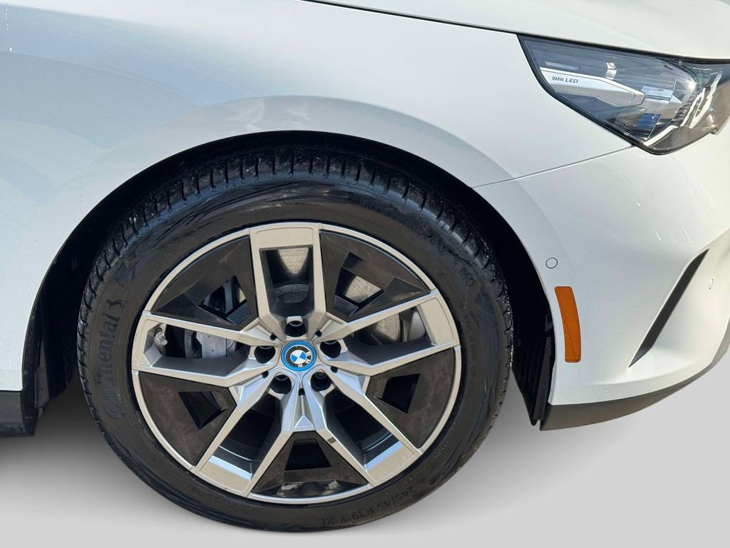 Certified 2025 BMW i5 xDrive40 w/ Premium Package image 9