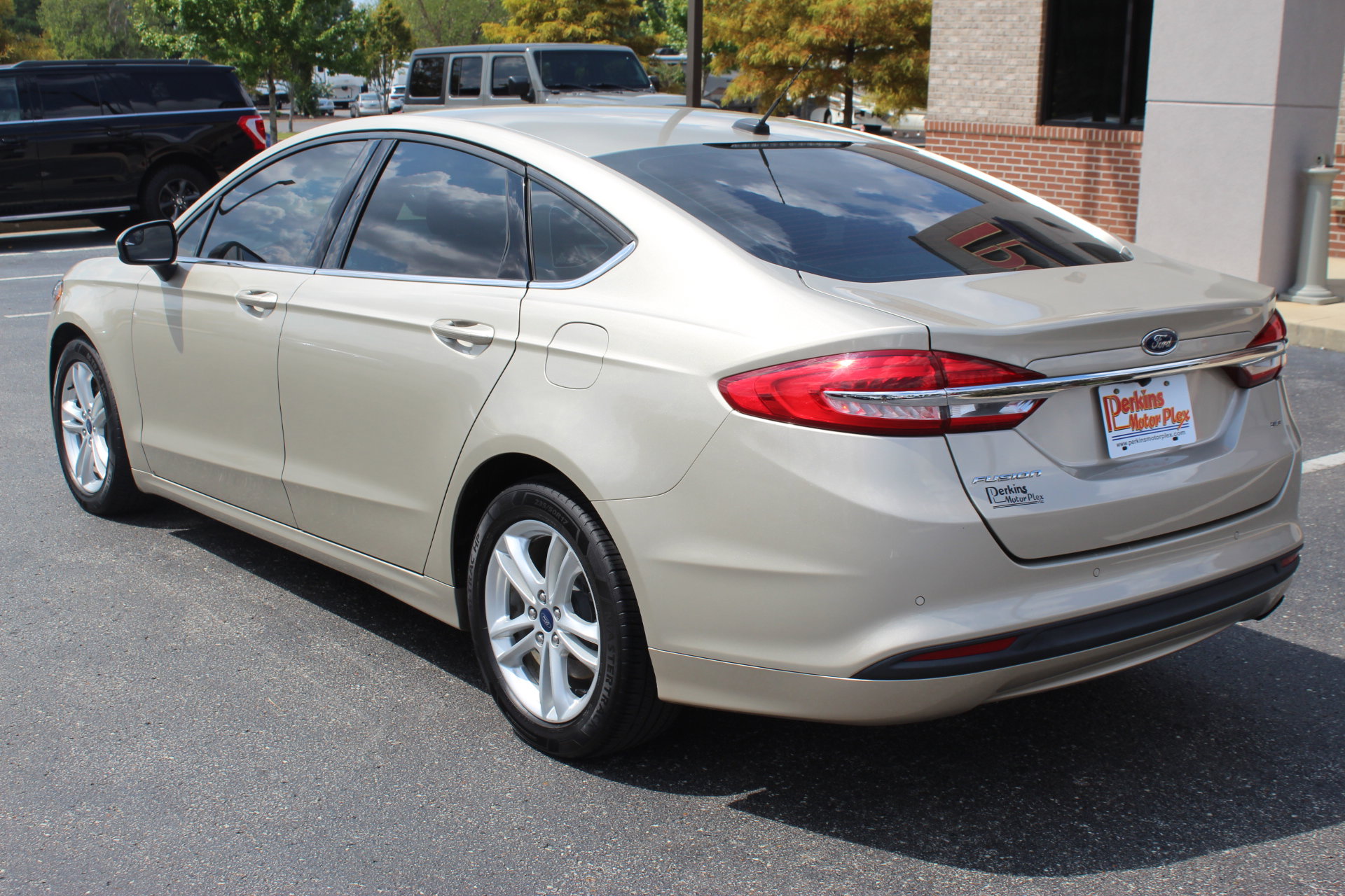 Used 2018 Ford Fusion SE w/ Fusion SE Technology Package image 8