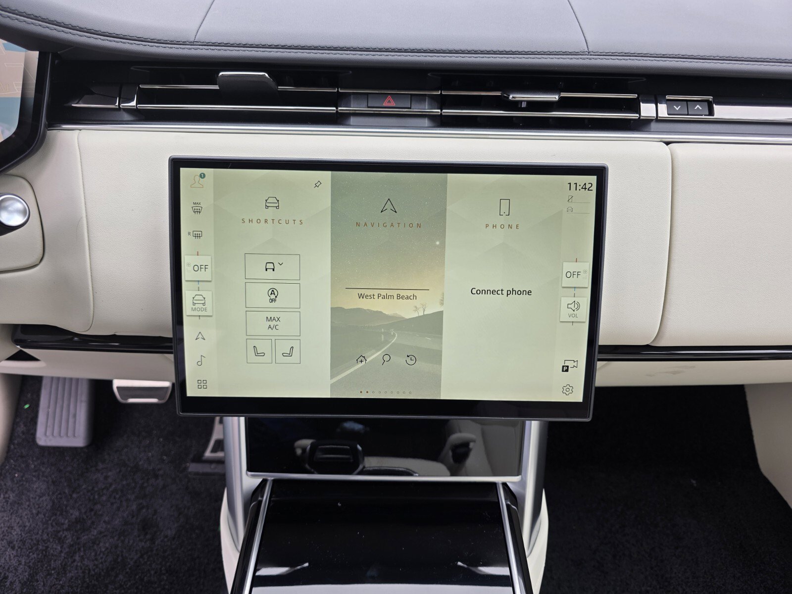 New 2026 Land Rover Range Rover SE image 16